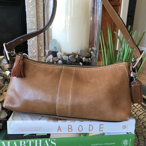 VINTAGE COACH TAN BAGUETTE BAG - Picture 2 of 16